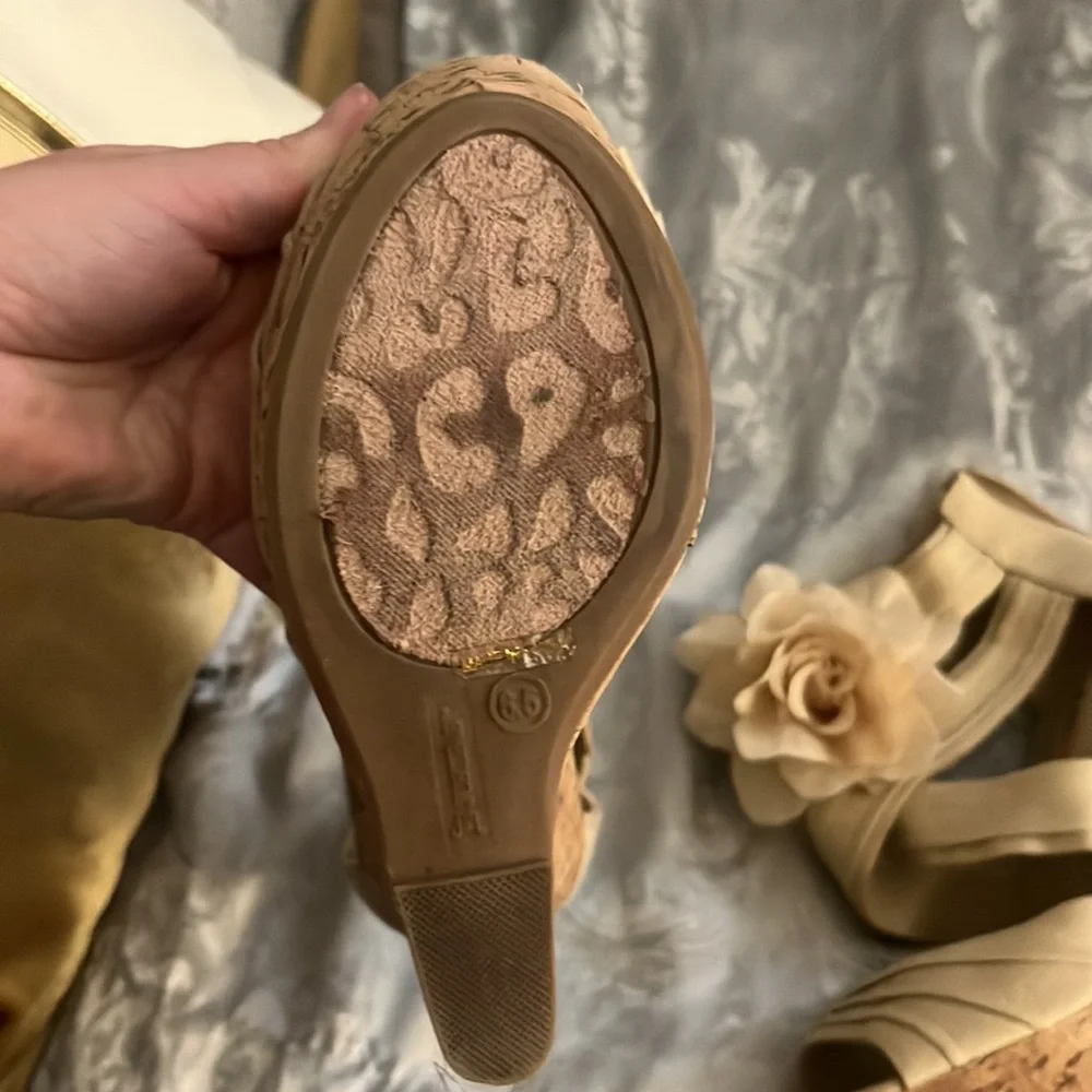Floral Wedges - Picture 2 of 4
